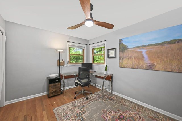 2400 W Apple Tree ROAD, Glendale, WI 53209