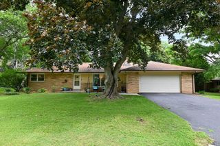 2400 W Apple Tree ROAD, Glendale, WI 53209