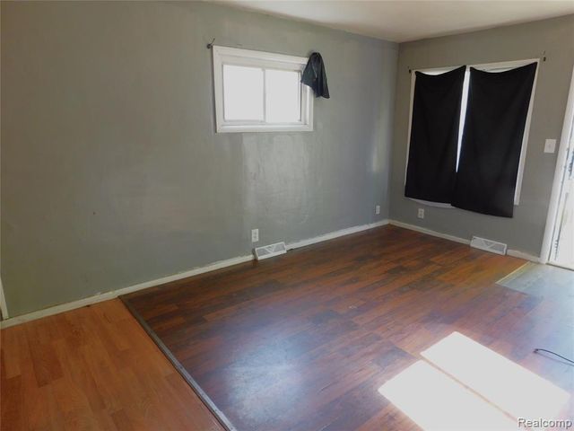722 Barrie Avenue, Flint, MI 48507
