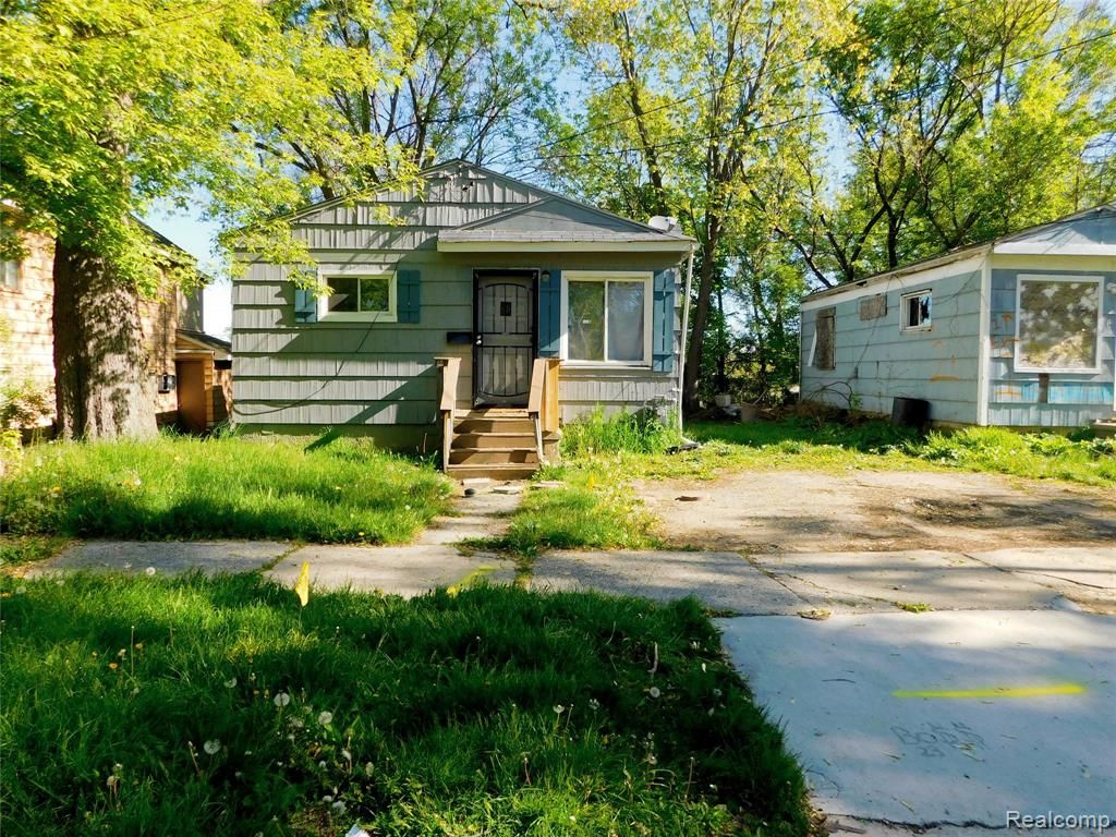 722 Barrie Avenue, Flint, MI 48507
