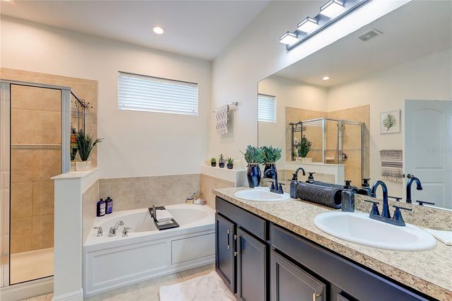 2410 HAWKS POINT COURT, Ruskin, FL 33570