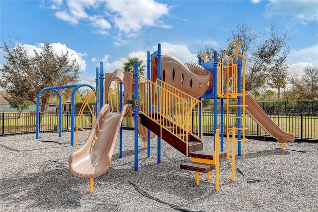 2410 HAWKS POINT COURT, Ruskin, FL 33570