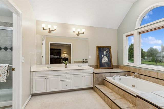 15498 Cedar Lane, Basehor, KS 66007