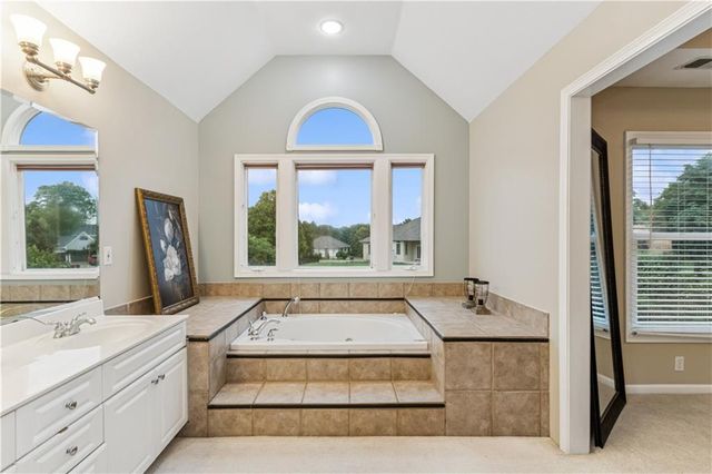15498 Cedar Lane, Basehor, KS 66007