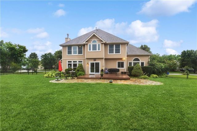 15498 Cedar Lane, Basehor, KS 66007