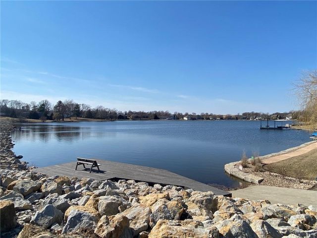 15498 Cedar Lane, Basehor, KS 66007
