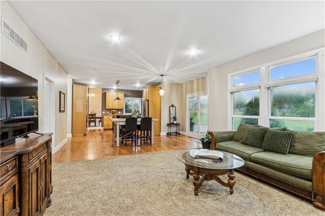 15498 Cedar Lane, Basehor, KS 66007