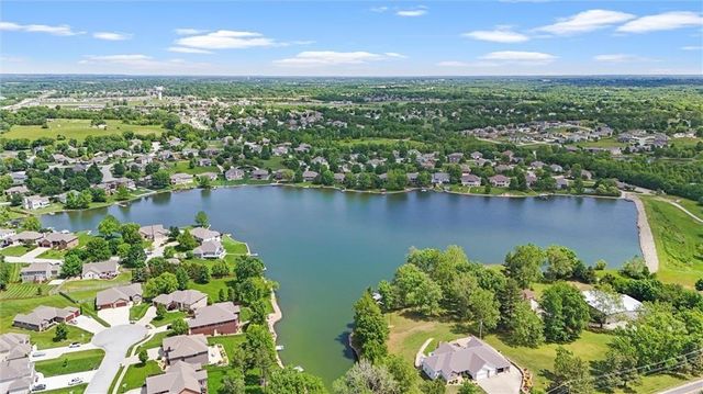 15498 Cedar Lane, Basehor, KS 66007