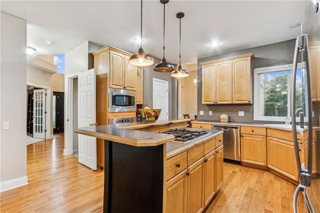 15498 Cedar Lane, Basehor, KS 66007