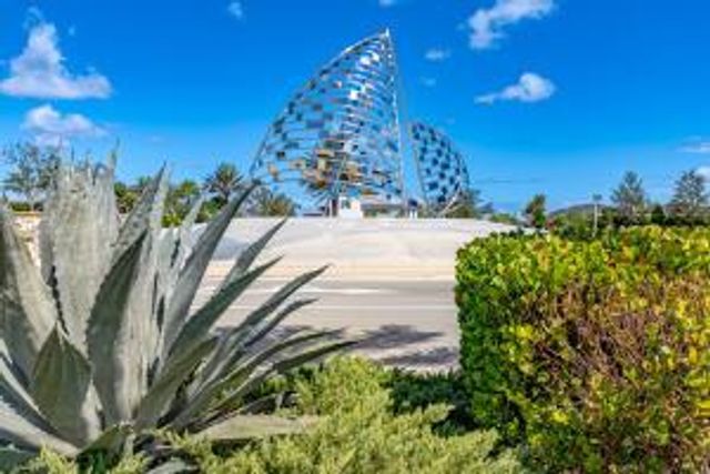 599 SE Villandry Way, Port St. Lucie, FL 34984