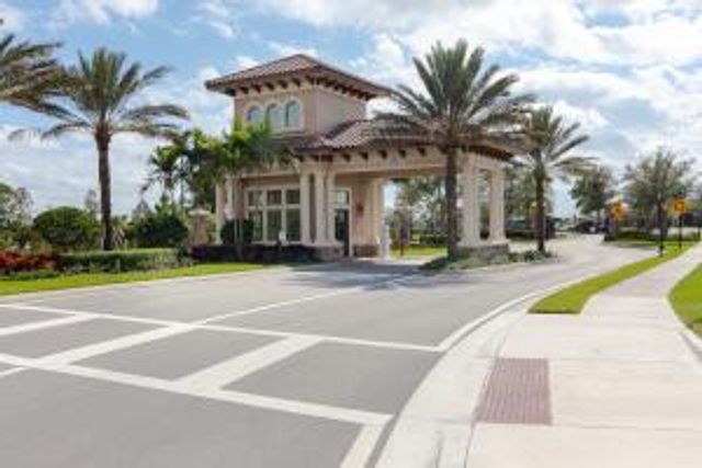 599 SE Villandry Way, Port St. Lucie, FL 34984