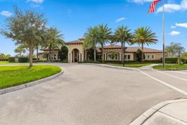599 SE Villandry Way, Port St. Lucie, FL 34984