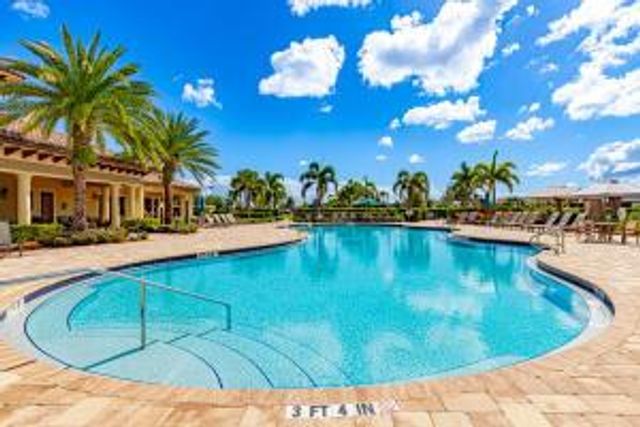 599 SE Villandry Way, Port St. Lucie, FL 34984
