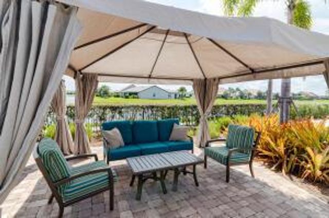 599 SE Villandry Way, Port St. Lucie, FL 34984