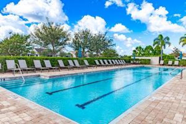 599 SE Villandry Way, Port St. Lucie, FL 34984