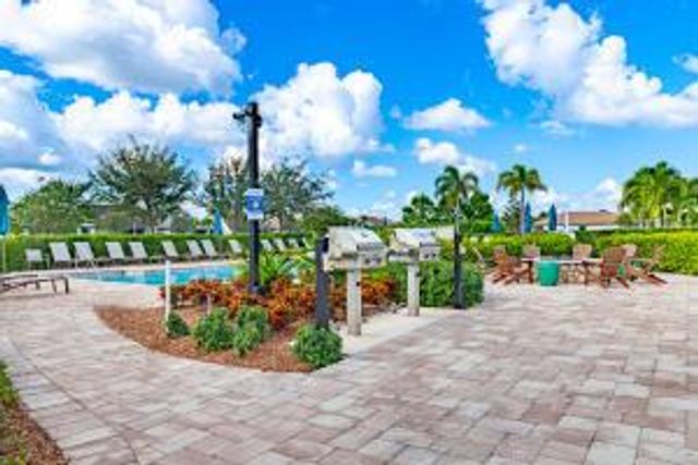 599 SE Villandry Way, Port St. Lucie, FL 34984