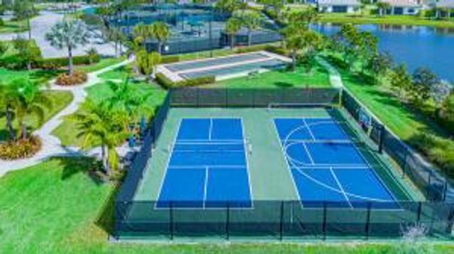 599 SE Villandry Way, Port St. Lucie, FL 34984