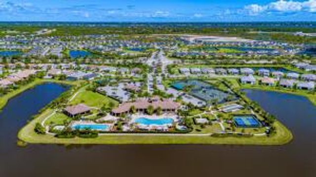 599 SE Villandry Way, Port St. Lucie, FL 34984