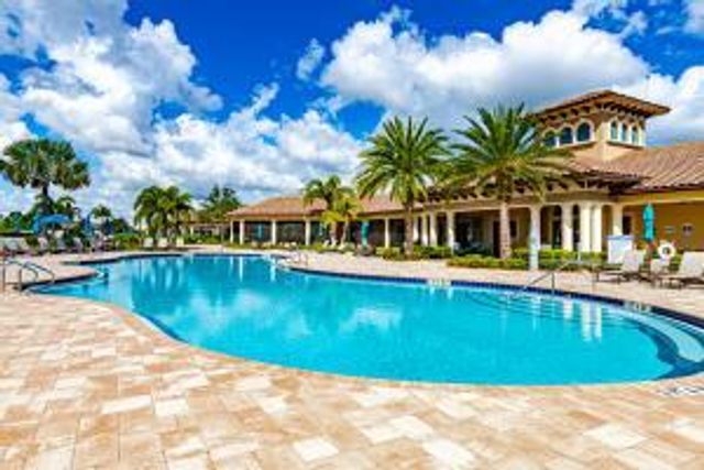 599 SE Villandry Way, Port St. Lucie, FL 34984