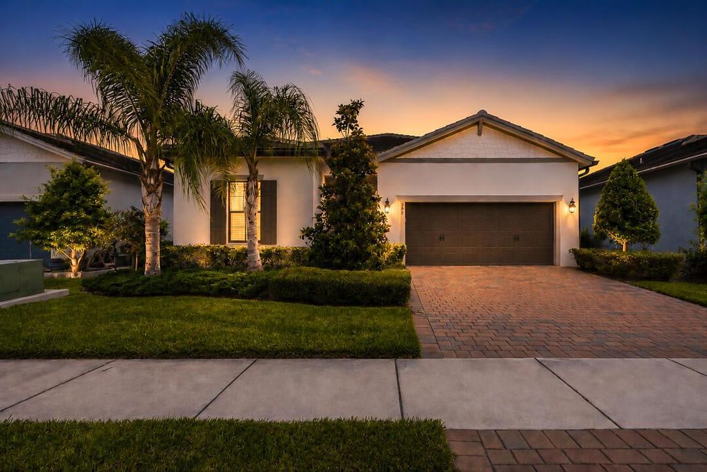 599 SE Villandry Way, Port St. Lucie, FL 34984