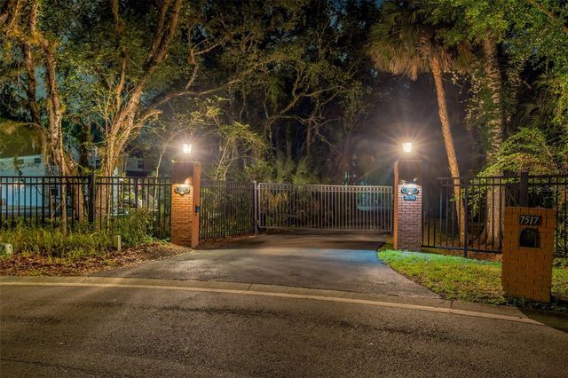 7519 YARDLEY WAY, Tampa, FL 33647