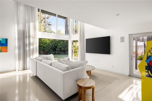 341 Vista Baya, Costa Mesa, CA 92627