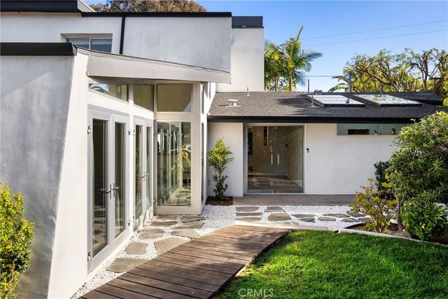341 Vista Baya, Costa Mesa, CA 92627