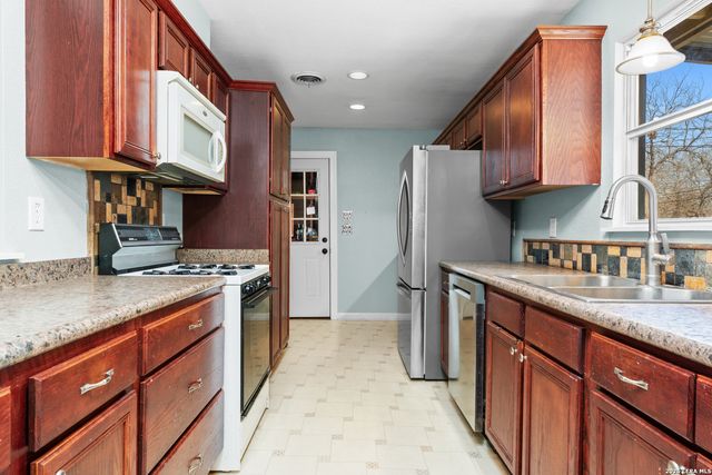 7706 Mertz, San Antonio, TX 78216