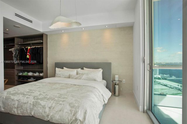 900 Biscayne Blvd 4307, Miami, FL 33132