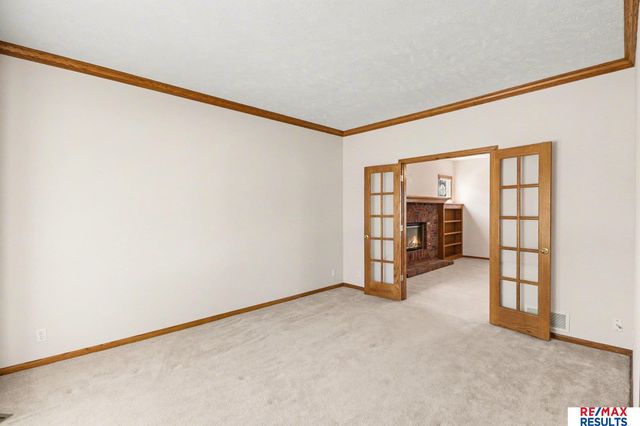 8126 S 93 Street, La Vista, NE 68128