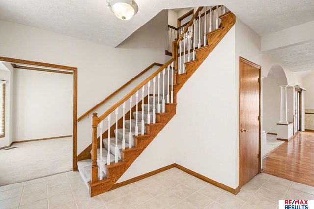 8126 S 93 Street, La Vista, NE 68128