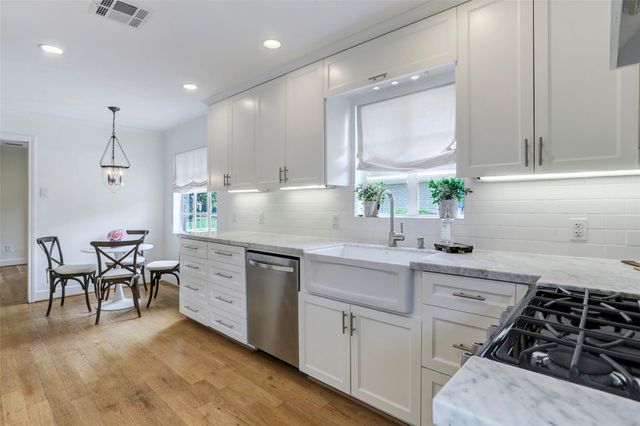 3744 Aberdeen Way, Houston, TX 77025