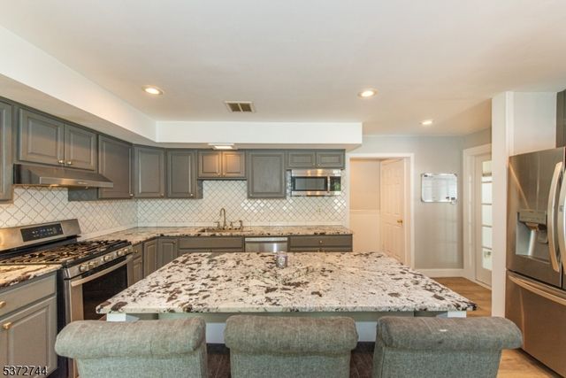 87 Glenroy Rd East, Fairfield Twp., NJ 07004