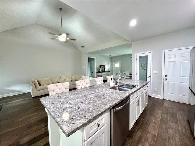 170 Willow Haven SE Street, Calhoun, GA 30701