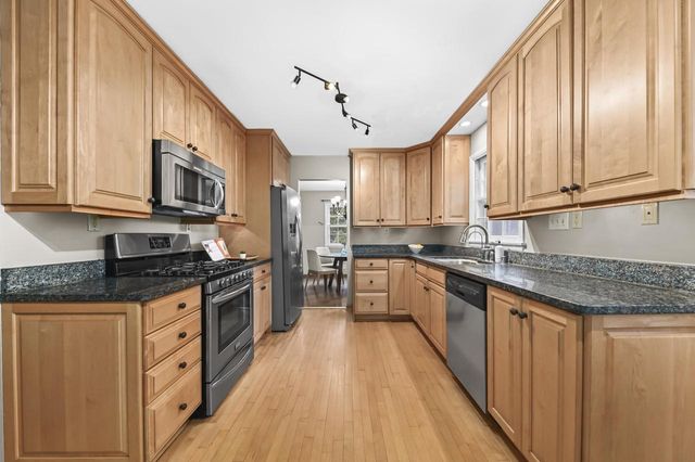 21565 Ann Rita DRIVE, Brookfield, WI 53045