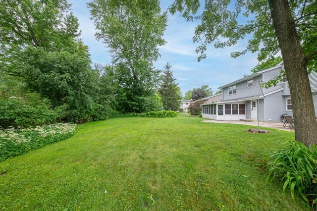 21565 Ann Rita DRIVE, Brookfield, WI 53045