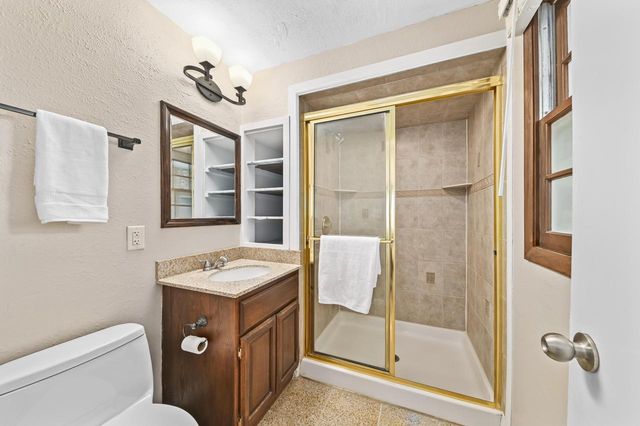21565 Ann Rita DRIVE, Brookfield, WI 53045