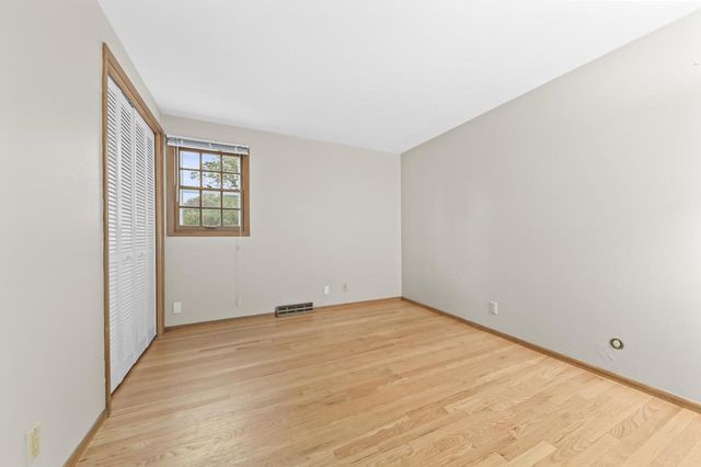 21565 Ann Rita DRIVE, Brookfield, WI 53045