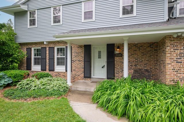 21565 Ann Rita DRIVE, Brookfield, WI 53045