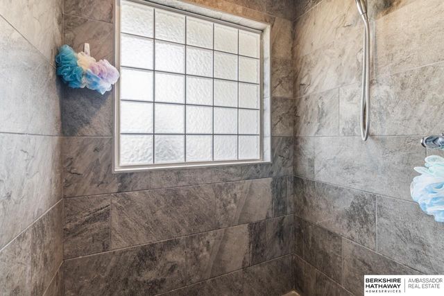 18606 George Miller Parkway, Elkhorn, NE 68022