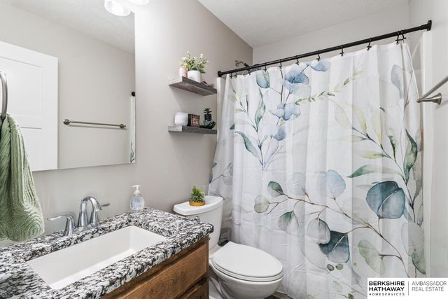 18606 George Miller Parkway, Elkhorn, NE 68022