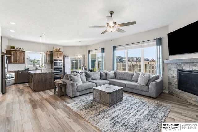 18606 George Miller Parkway, Elkhorn, NE 68022