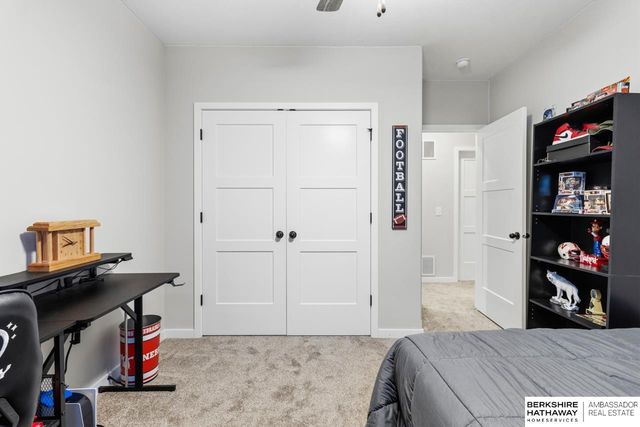 18606 George Miller Parkway, Elkhorn, NE 68022