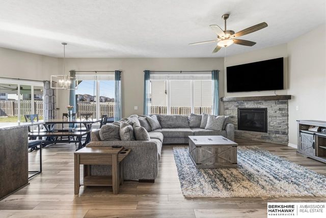 18606 George Miller Parkway, Elkhorn, NE 68022