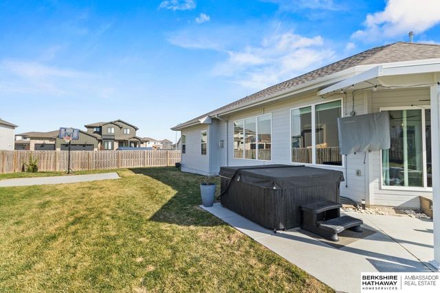 18606 George Miller Parkway, Elkhorn, NE 68022