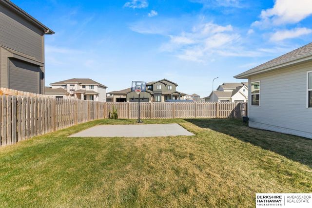 18606 George Miller Parkway, Elkhorn, NE 68022