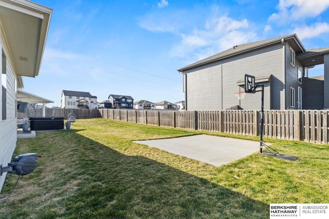 18606 George Miller Parkway, Elkhorn, NE 68022