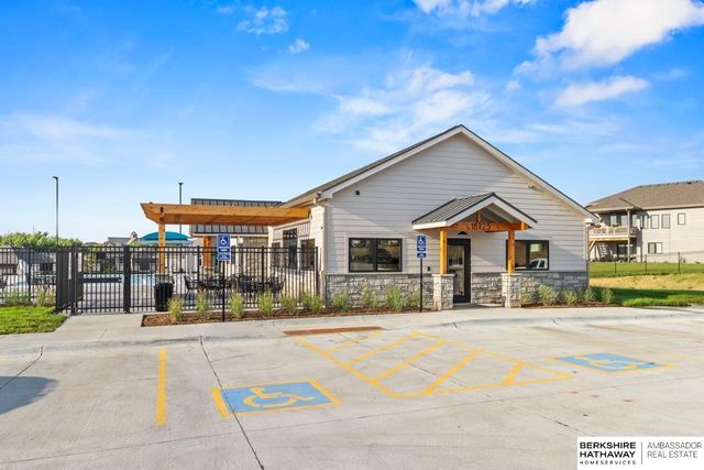 18606 George Miller Parkway, Elkhorn, NE 68022