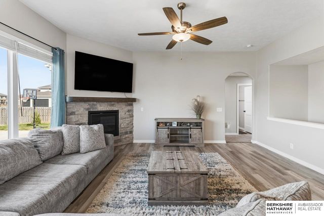 18606 George Miller Parkway, Elkhorn, NE 68022