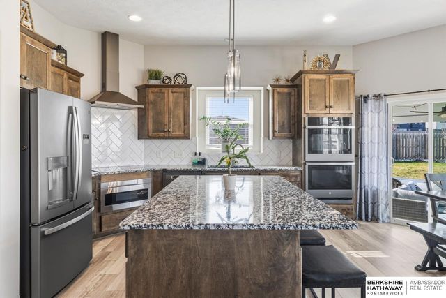 18606 George Miller Parkway, Elkhorn, NE 68022